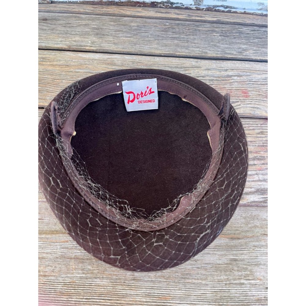 Vintage 1940s HAt Brown Wool Dyed Orange Peasant Feathers - Picture 8 of 12